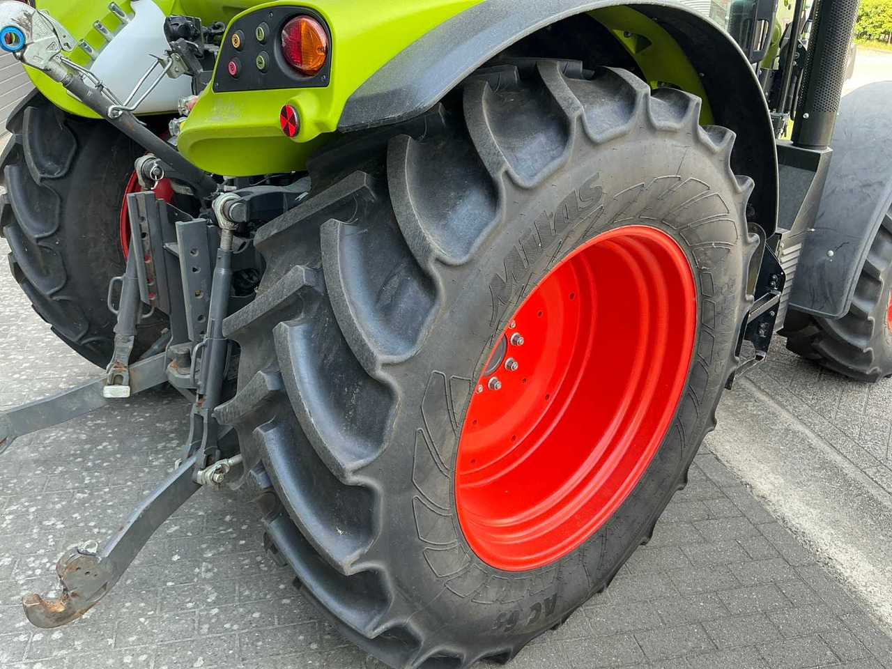 Tractor Claas 420 arion