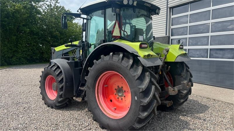 Tractor Claas ARION 550 CEBIS Med frontlæsser og frontlift