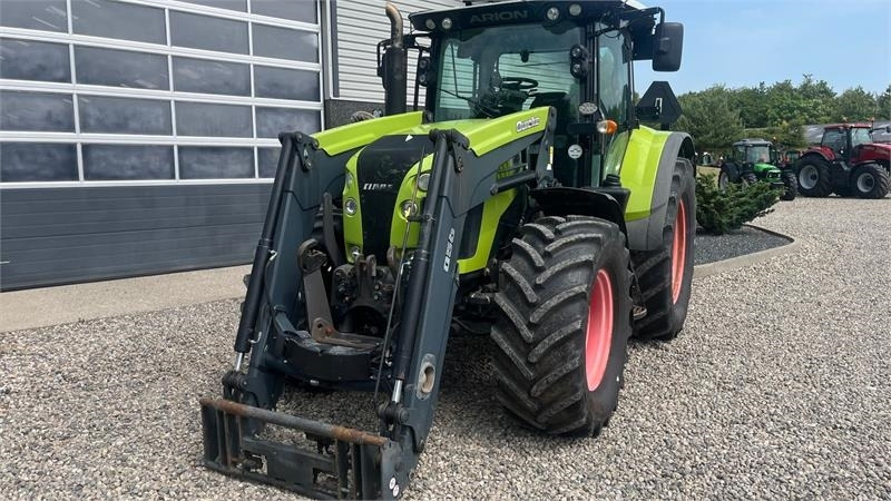 Tractor Claas ARION 550 CEBIS Med frontlæsser og frontlift