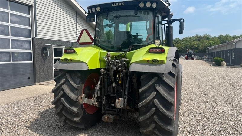 Tractor Claas ARION 550 CEBIS Med frontlæsser og frontlift