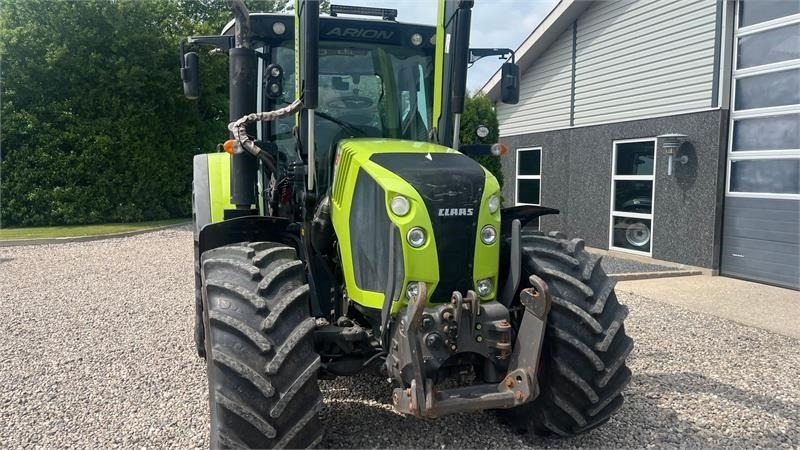 Tractor Claas ARION 550 CEBIS Med frontlæsser og frontlift