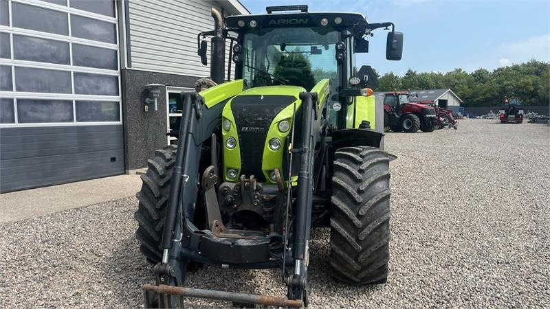 Tractor Claas ARION 550 CEBIS Med frontlæsser og frontlift