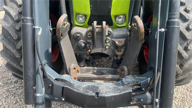 Tractor Claas ARION 550 CEBIS Med frontlæsser og frontlift