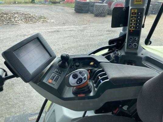 Tractor Claas ARION 640 CEBIS