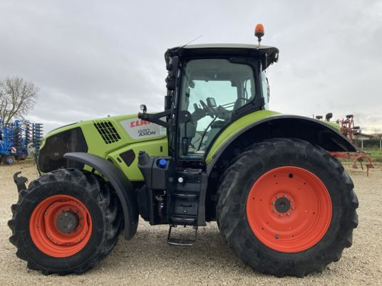 Tractor Claas AXION 820 CEBIS