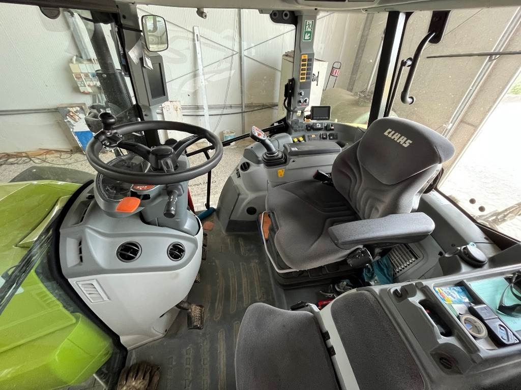 Tractor Claas Arion 440