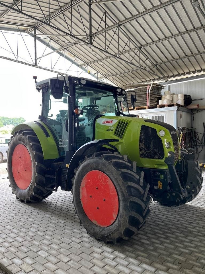 Tractor Claas Arion 440