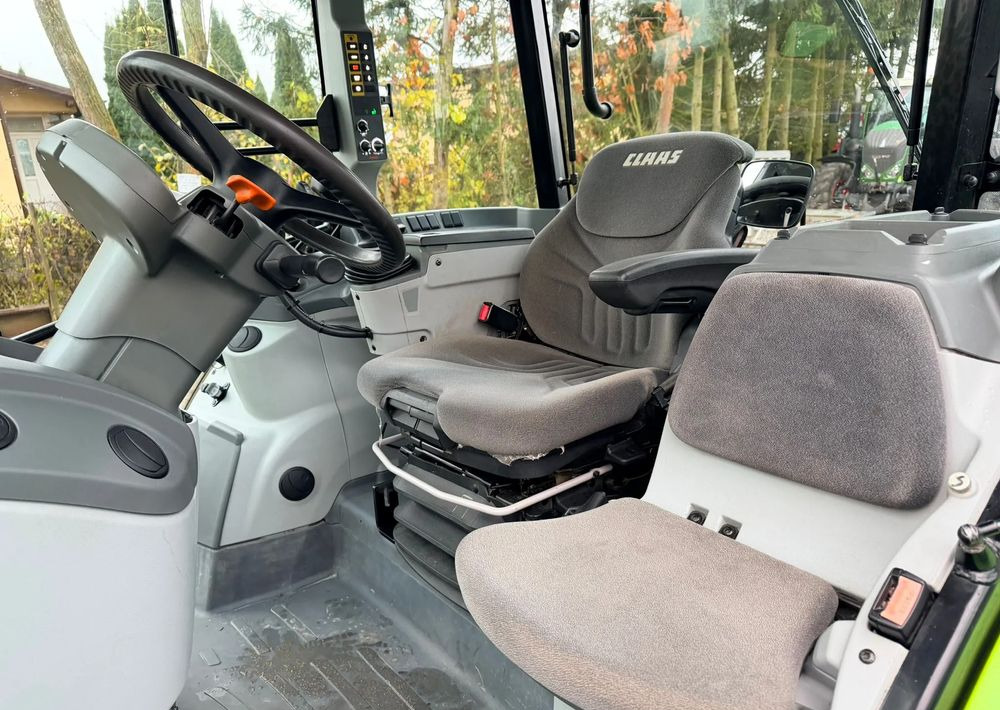 Tractor Claas Arion 440