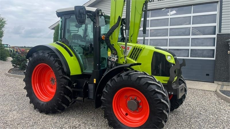 Tractor Claas Arion 440 CIS med frontlæsser