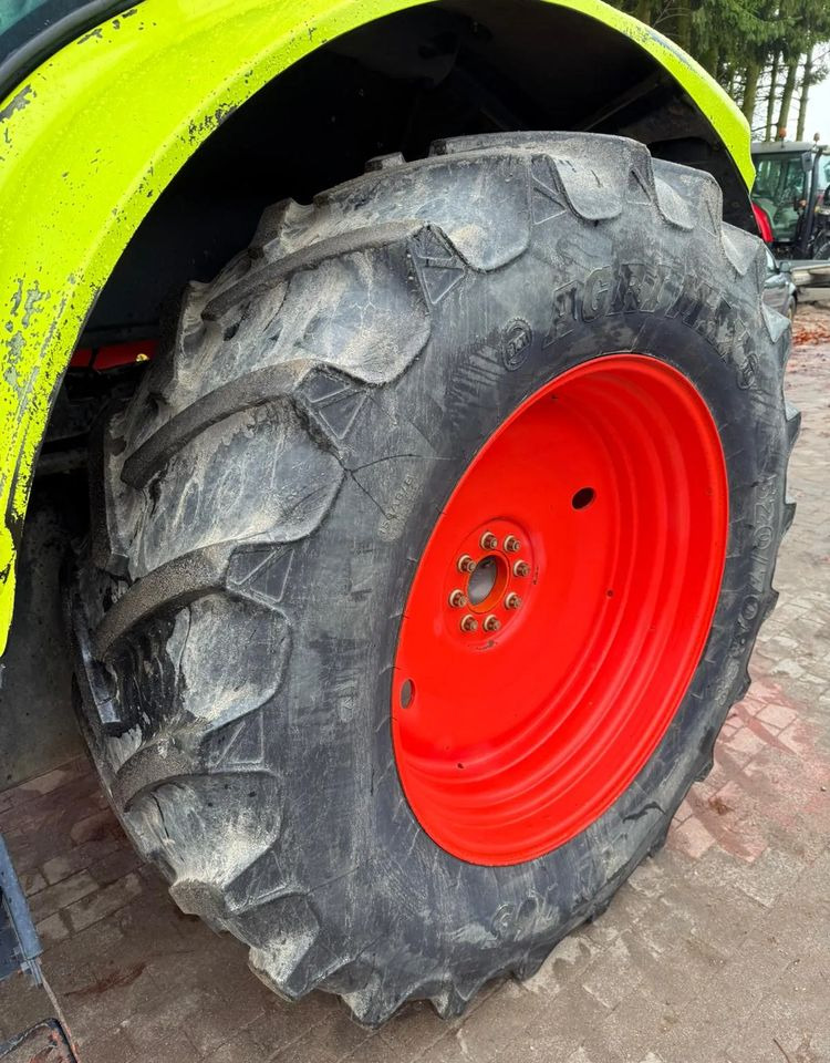 Tractor Claas Arion 620