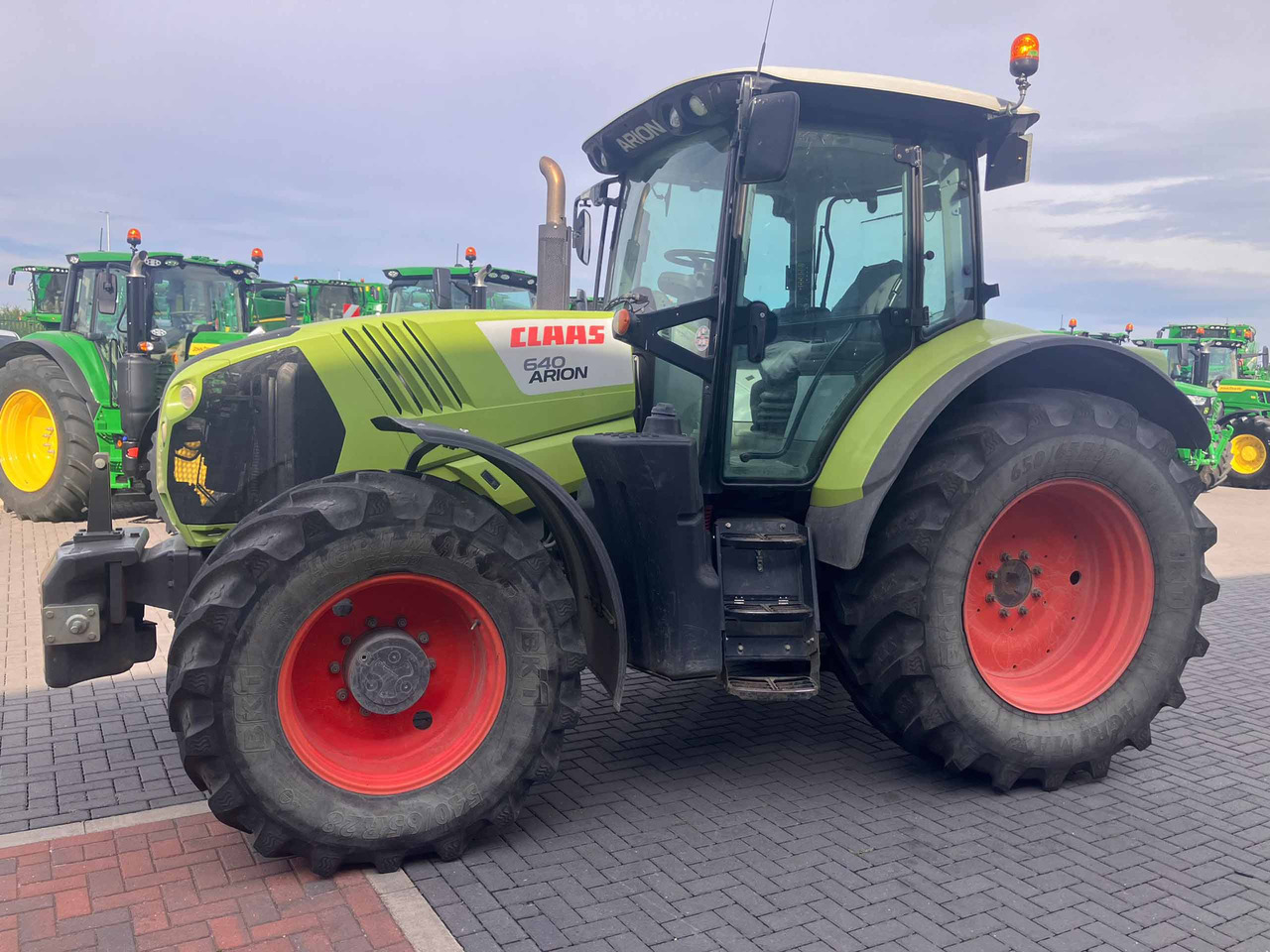 Tractor Claas Arion 640
