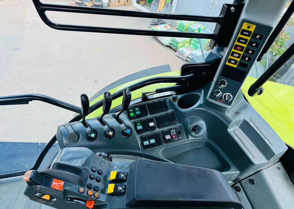 Tractor Claas Arion 640