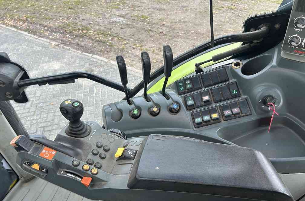 Tractor Claas Arion 640 cis, lucht, frontlader