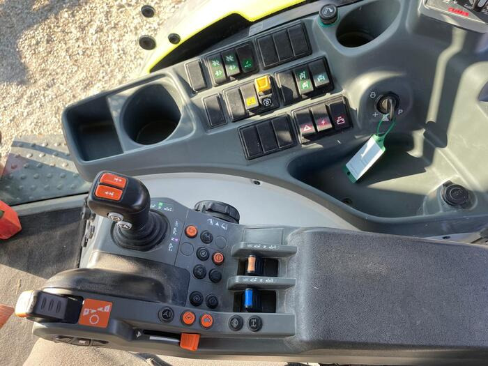 Tractor Claas Arion 650