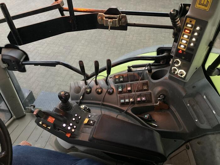 Tractor Claas Arion 650