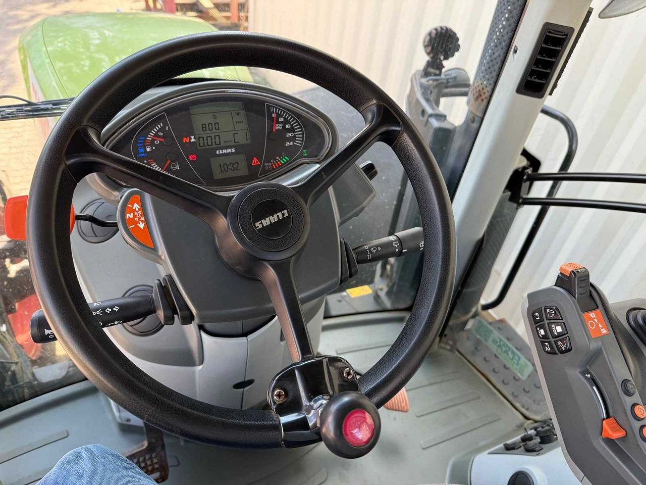 Tractor Claas Arion 650