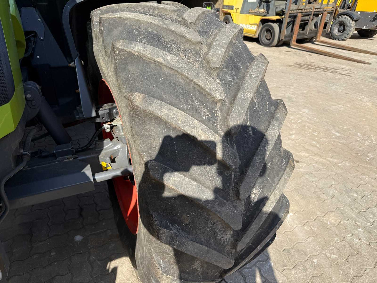 Tractor Claas Arion 650