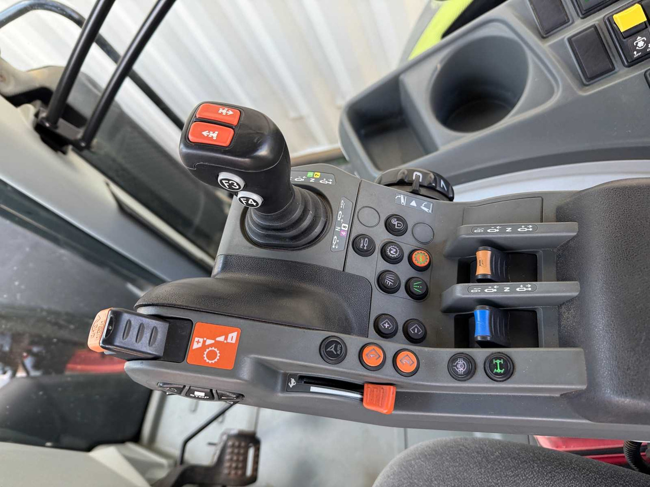 Tractor Claas Arion 650