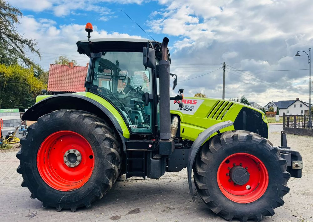 Tractor Claas Arion 650