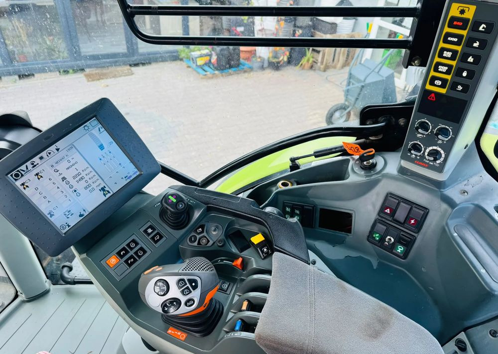 Tractor Claas Arion 650