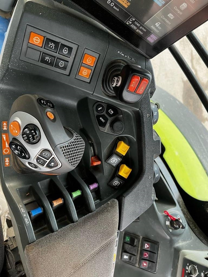 Tractor Claas Arion 650 Cmatic