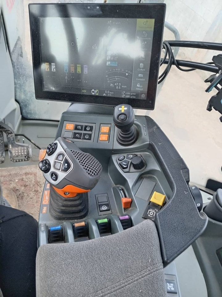 Tractor Claas Arion 660 CMATIC