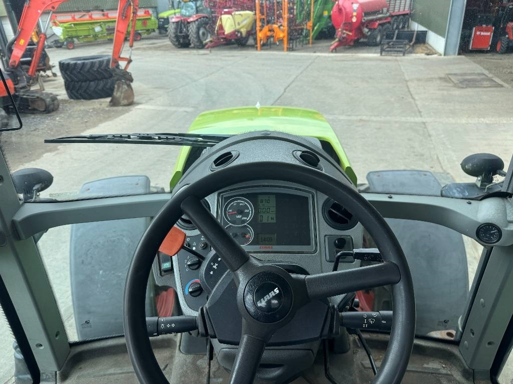 Tractor Claas Axion 810