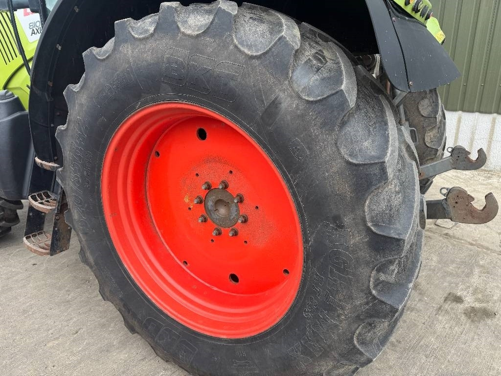 Tractor Claas Axion 810