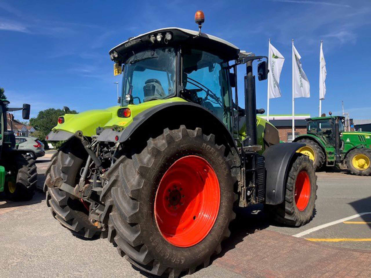 Tractor Claas Axion 810