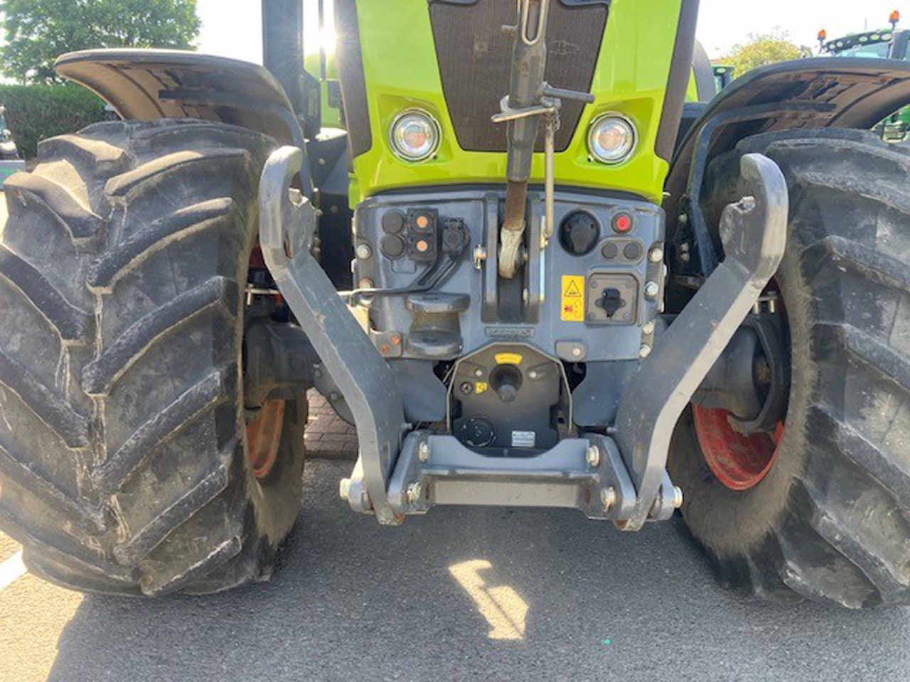 Tractor Claas Axion 810