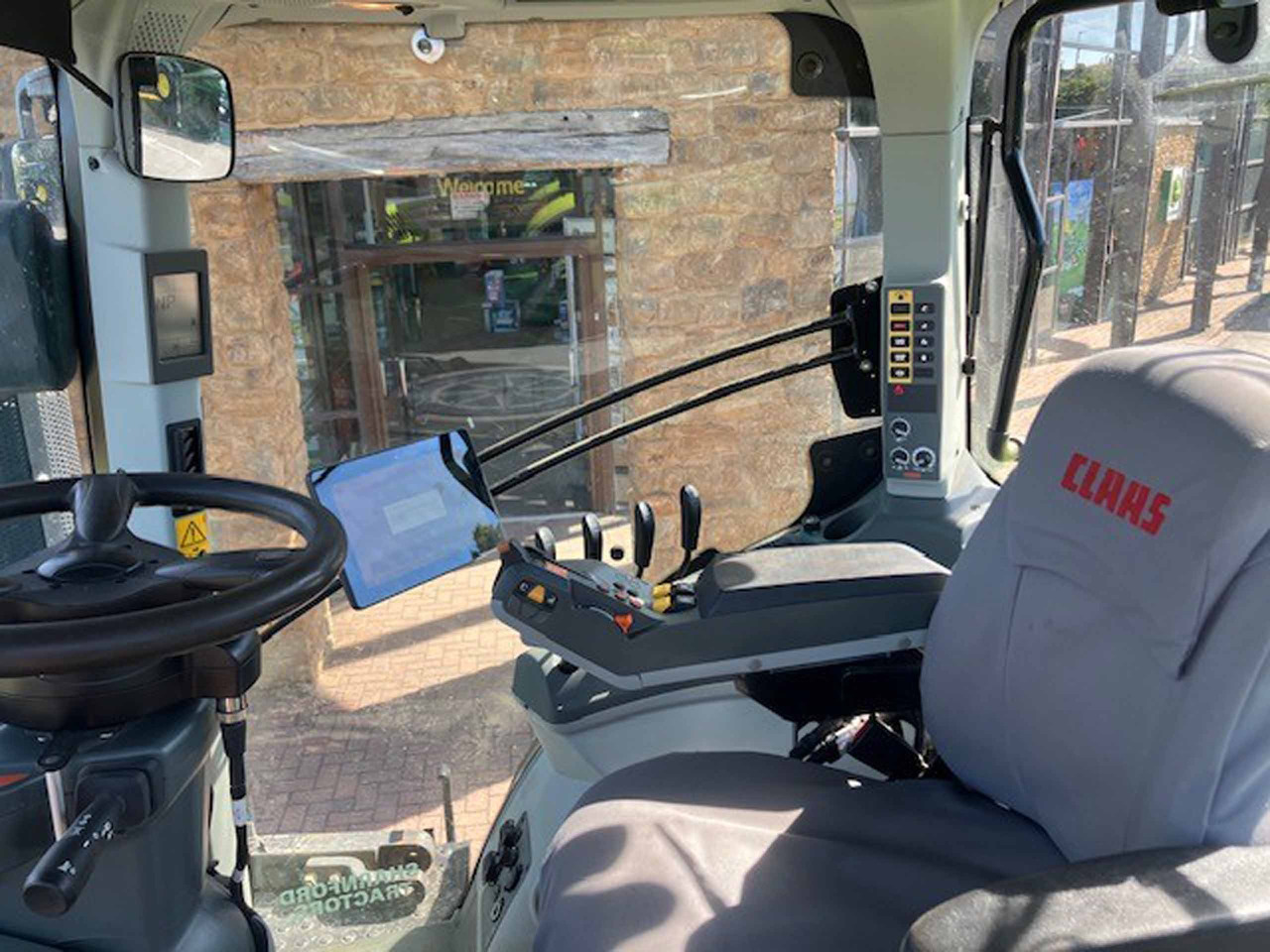 Tractor Claas Axion 810