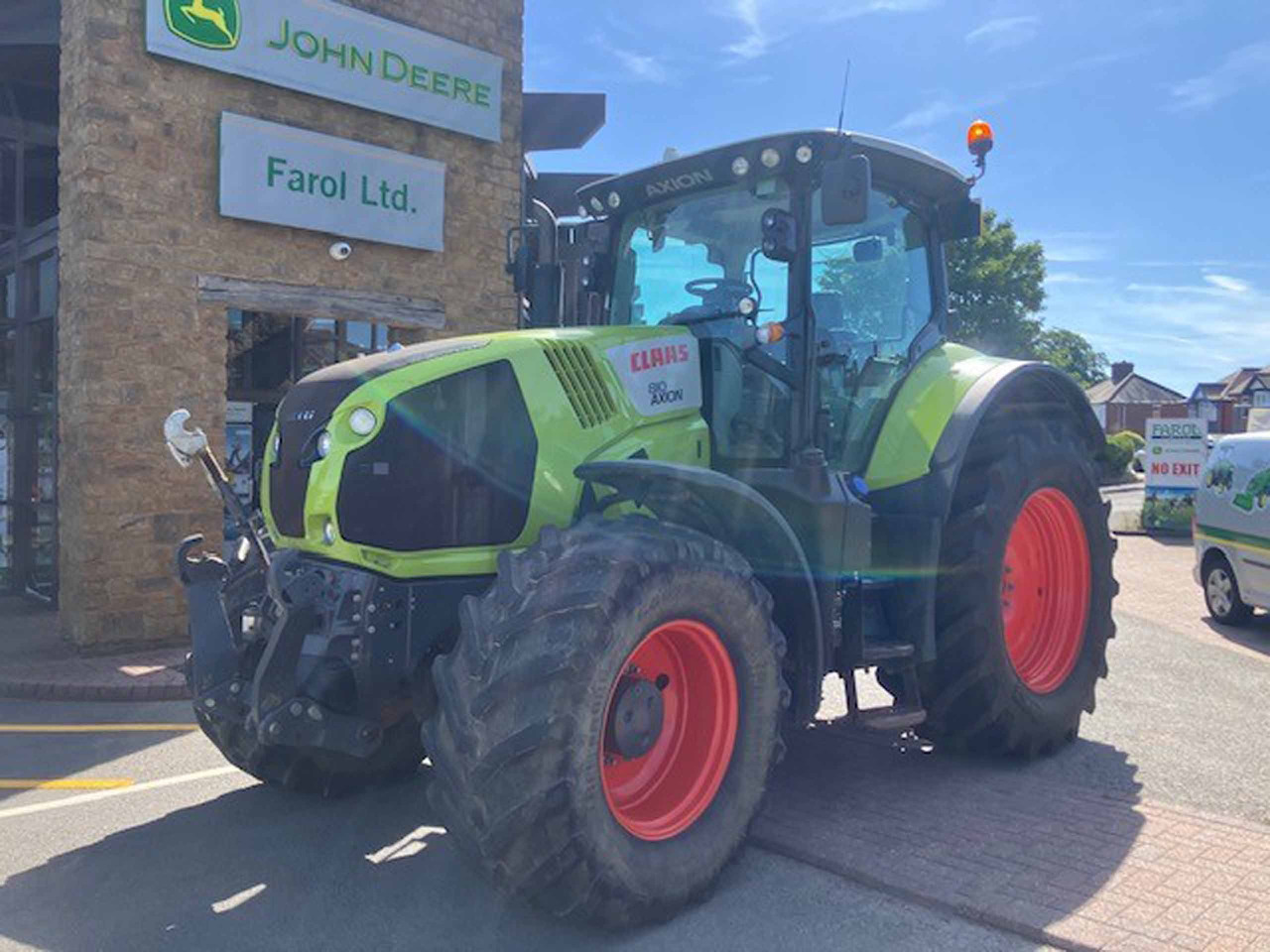 Tractor Claas Axion 810