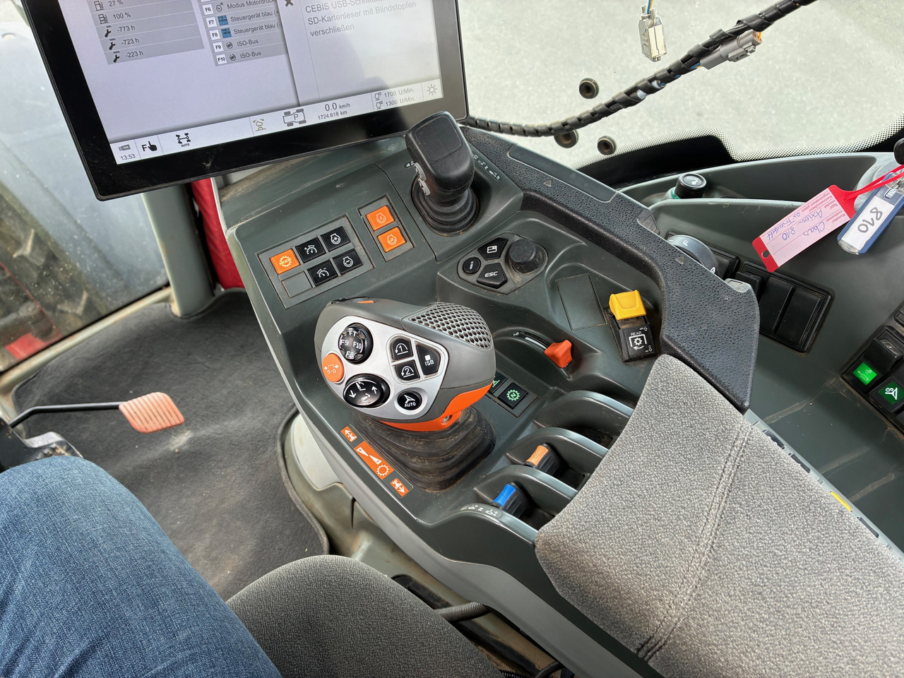 Tractor Claas Axion 810