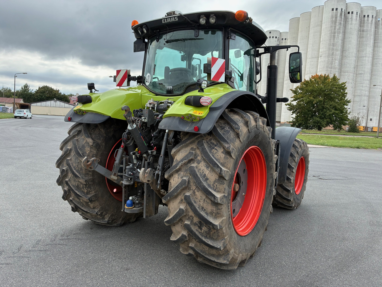 Tractor Claas Axion 810