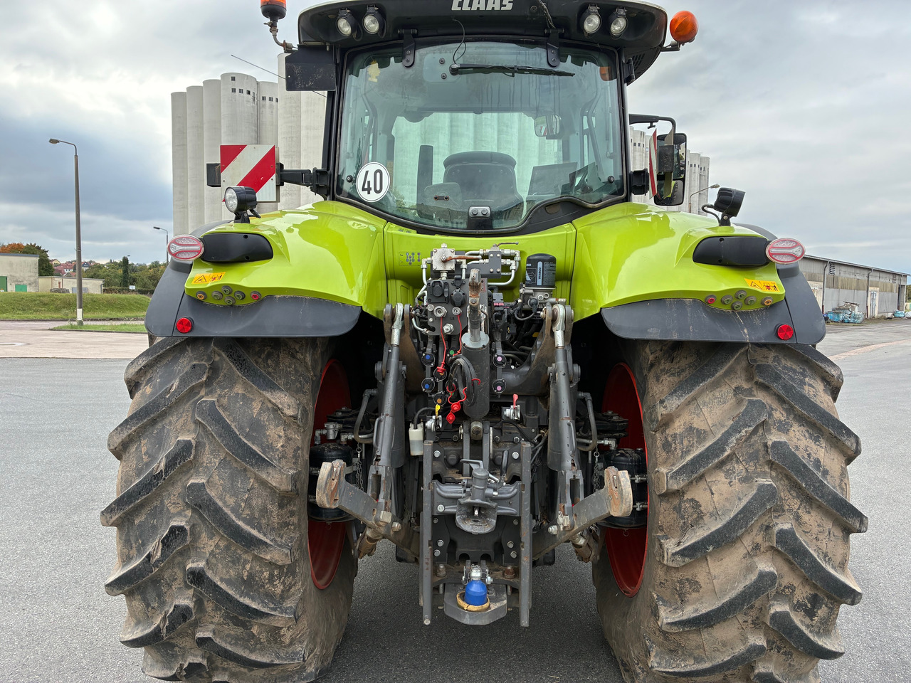 Tractor Claas Axion 810