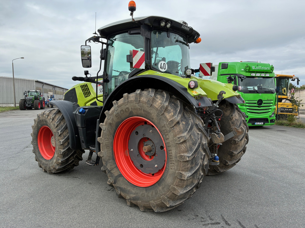 Tractor Claas Axion 810