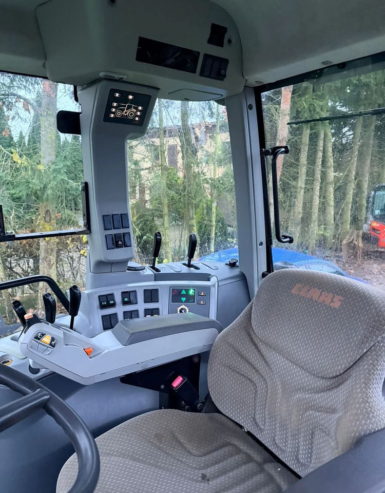 Tractor Claas Axion 810