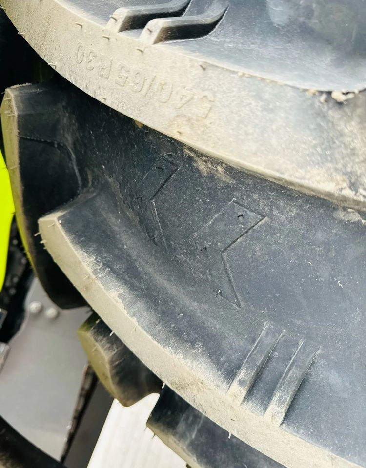 Tractor Claas Axion 810