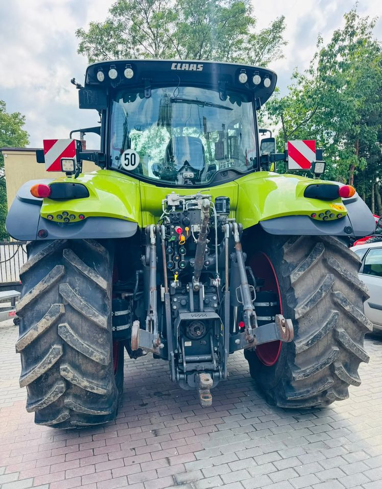 Tractor Claas Axion 810 CMATIC