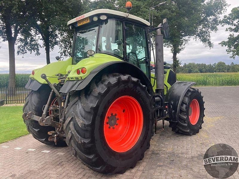 Tractor Claas Axion 820