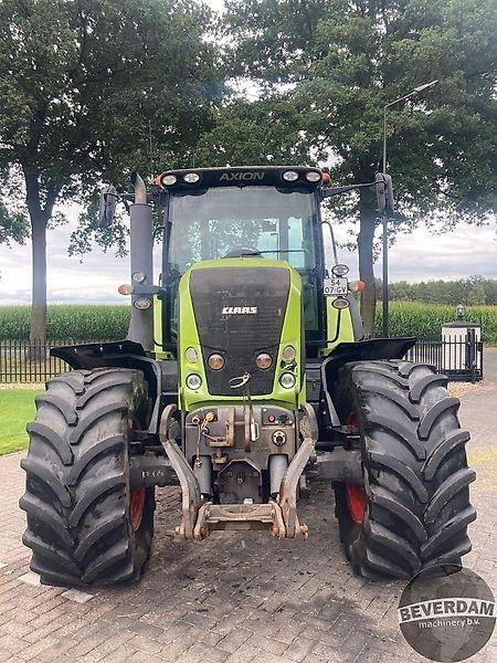 Tractor Claas Axion 820