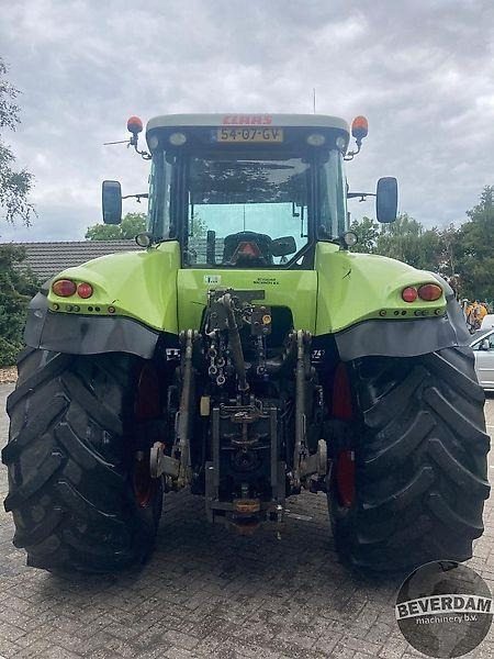 Tractor Claas Axion 820