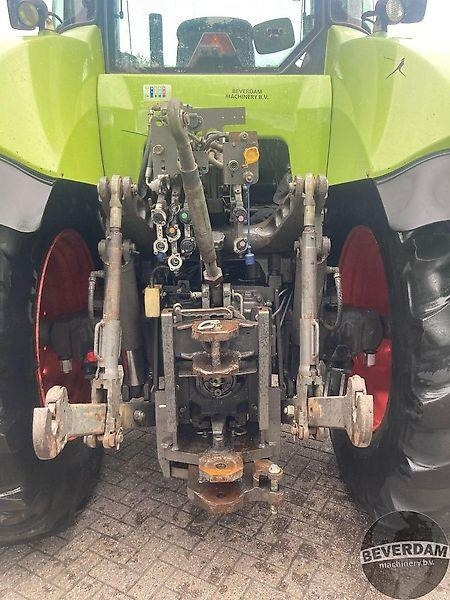 Tractor Claas Axion 820
