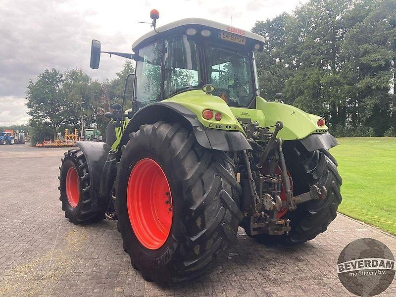 Tractor Claas Axion 820