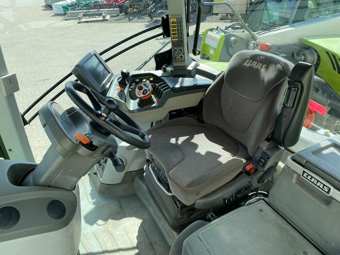 Tractor Claas Axion 830