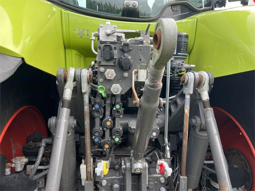 Tractor Claas Axion 830