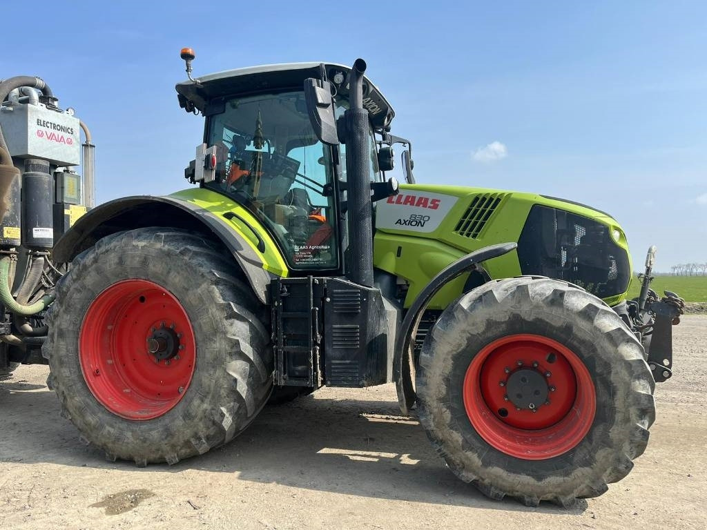 Tractor Claas Axion 830