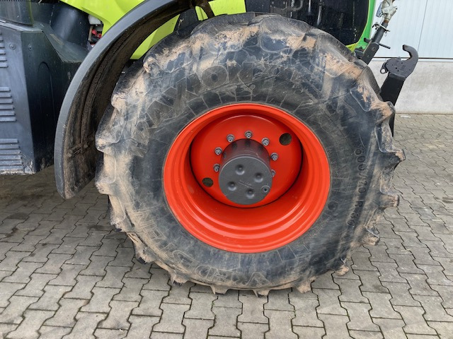Tractor Claas Axion 830