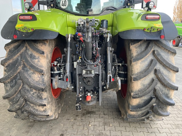 Tractor Claas Axion 830