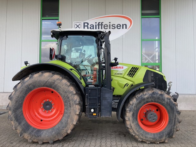 Tractor Claas Axion 830